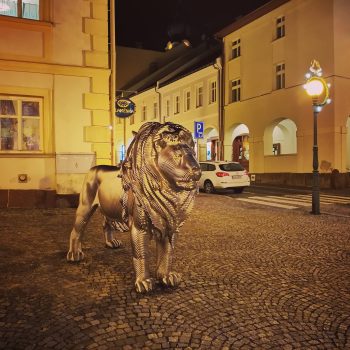 Trutnovský lev před galerií