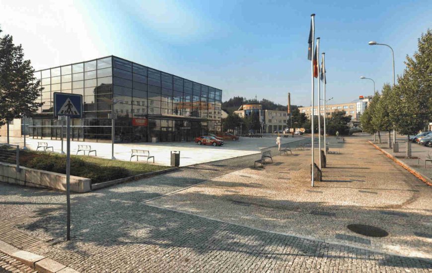 společenské centrum UFFO v Trutnově a prostor před ním