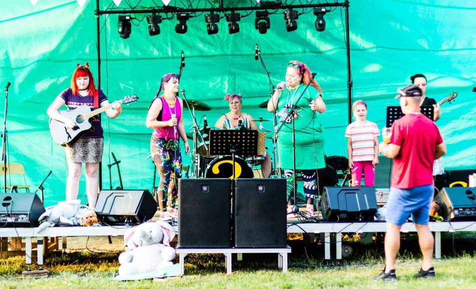 kapela Pjet Samyc hraje na soukromé akci Kounstock